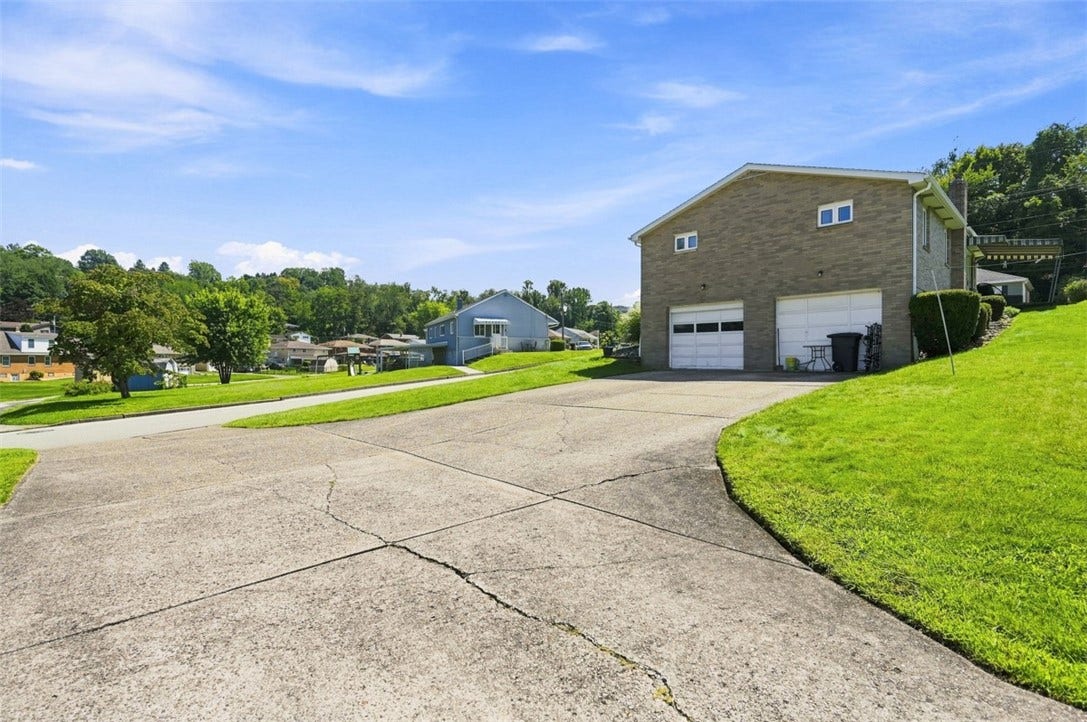 1011 Maryland Ave, Jeannette, PA 15644