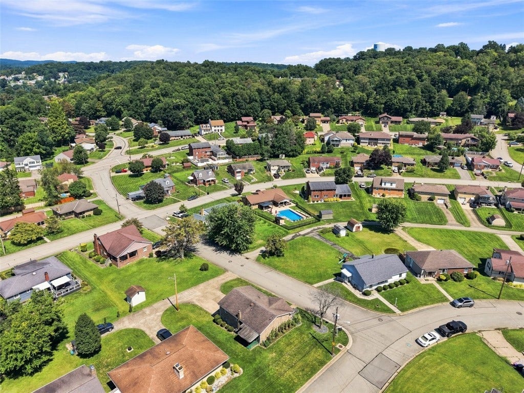 1011 Maryland Ave, Jeannette, PA 15644