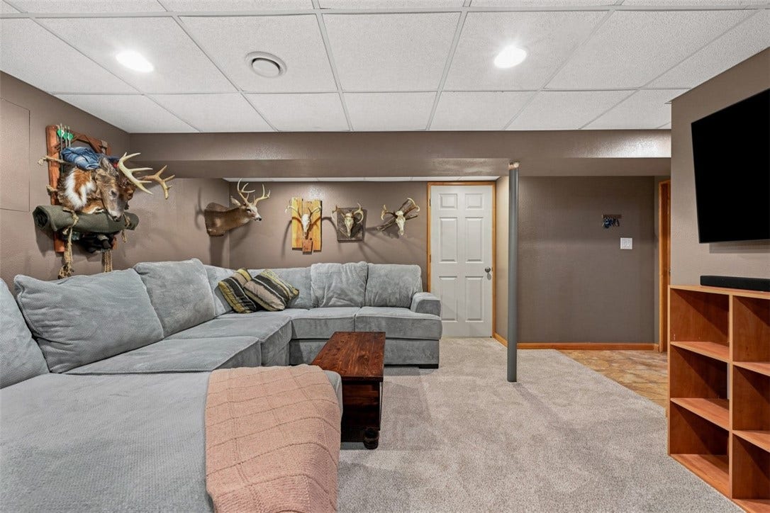 1011 Maryland Ave, Jeannette, PA 15644