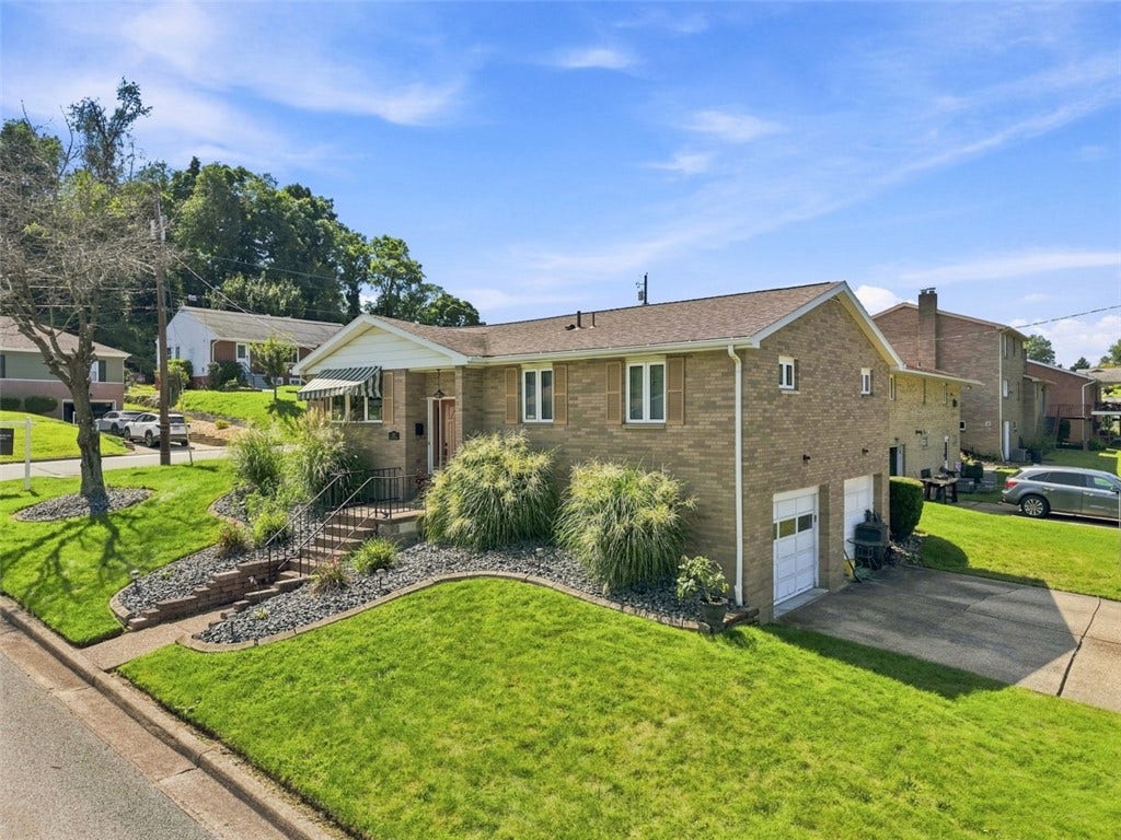 1011 Maryland Ave, Jeannette, PA 15644