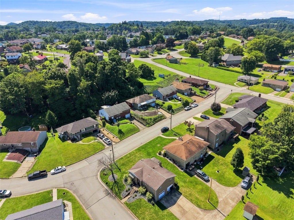 1011 Maryland Ave, Jeannette, PA 15644