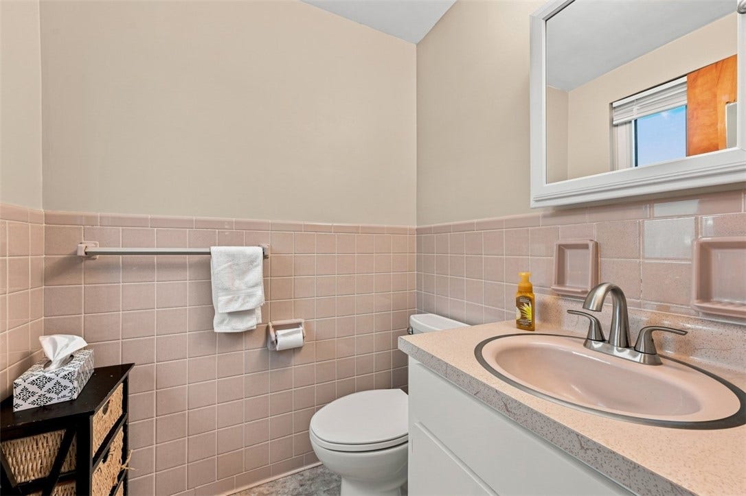 1011 Maryland Ave, Jeannette, PA 15644