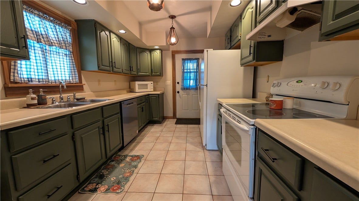 1219 Poplar St, Greensburg, PA 15601