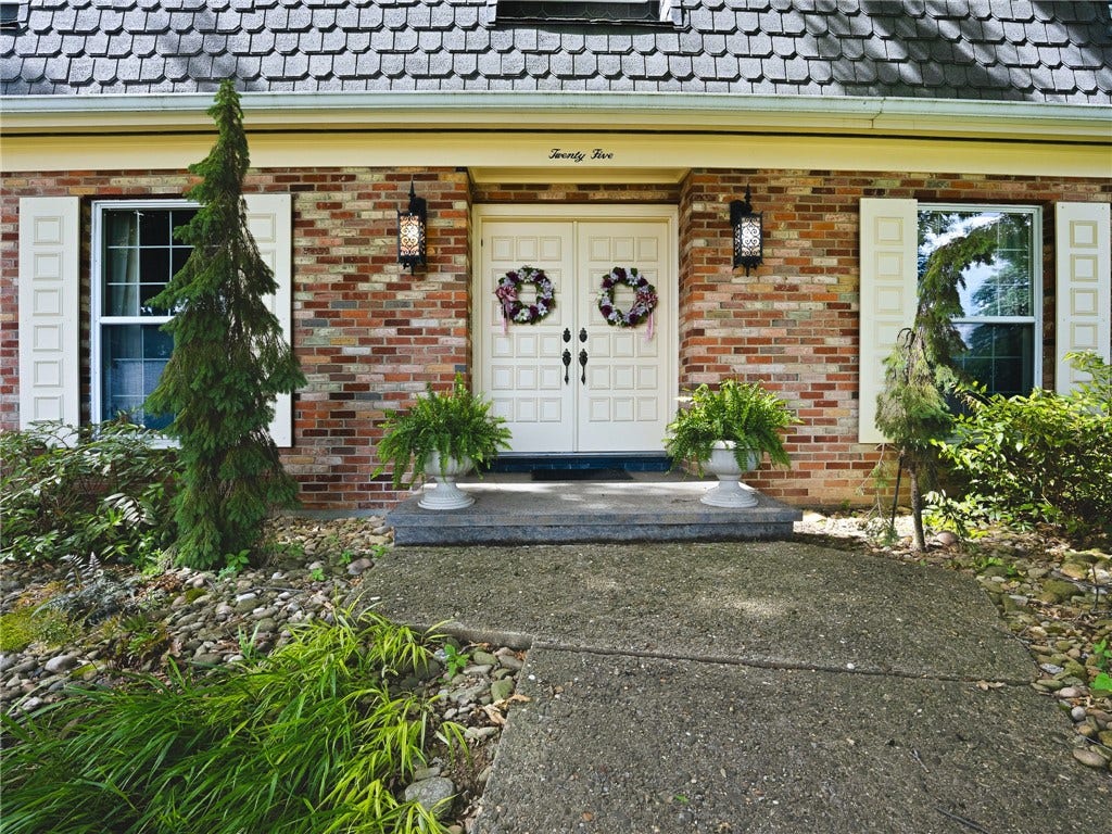 25 Pine Crest Drive, Indiana, PA 15701
