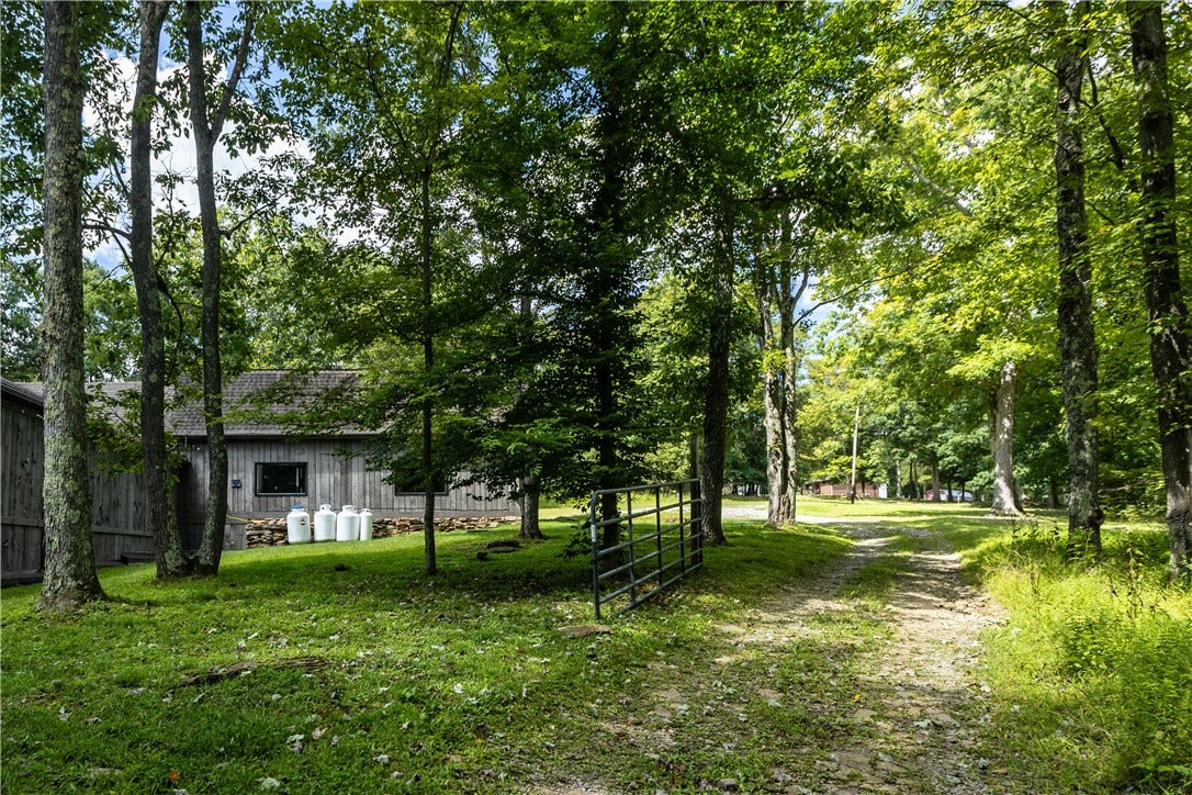 207 Youngstown Ridge Rd, Ligonier, PA 15658