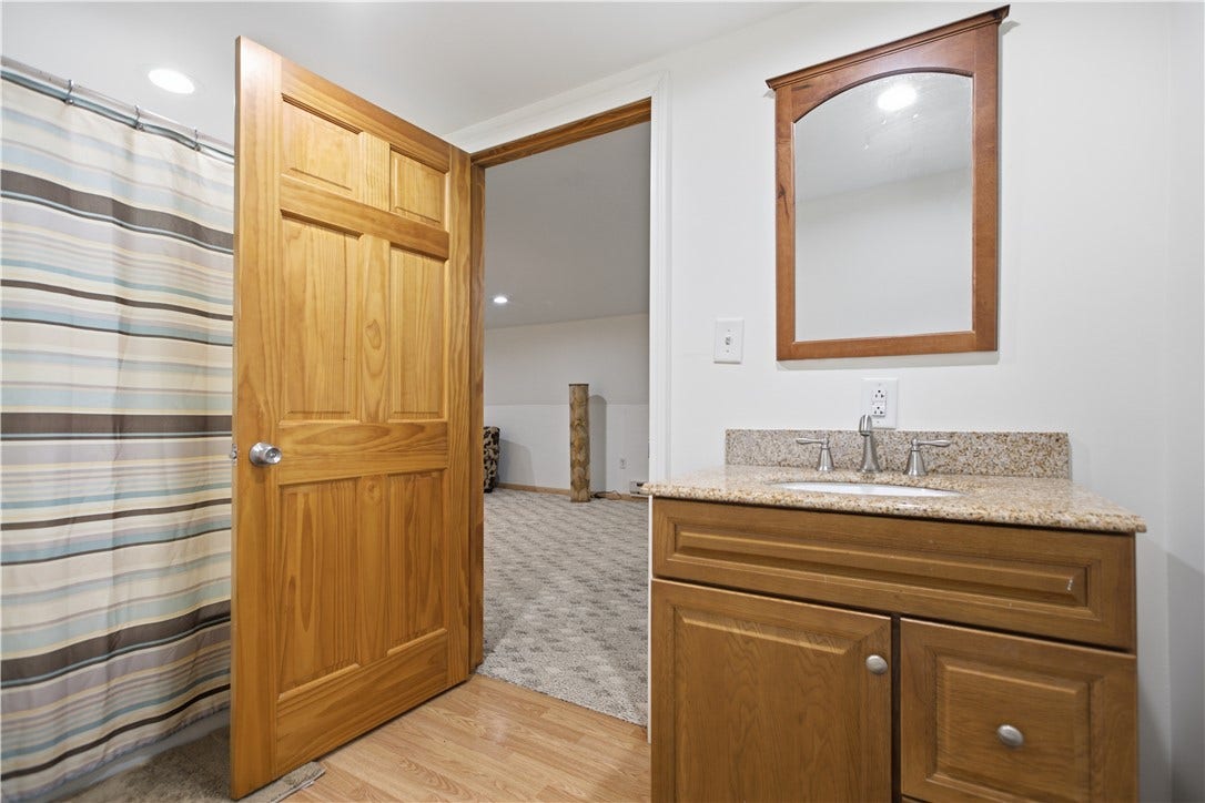 Aparment Full Bathroom