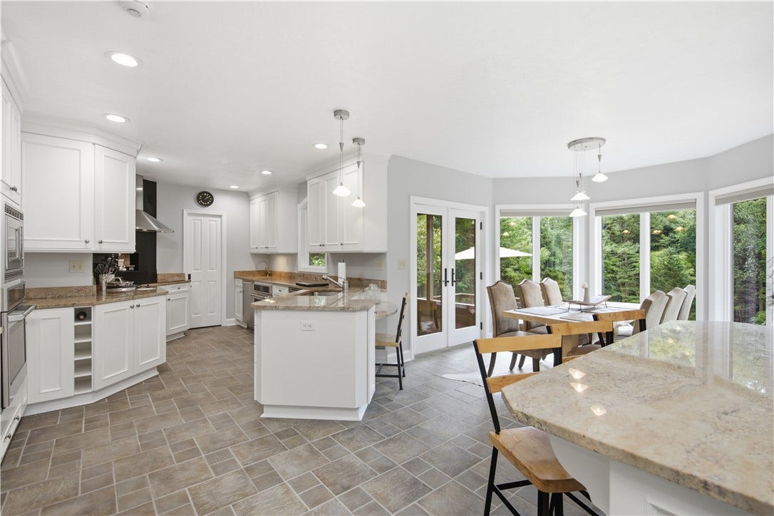 Kitchen with Breakfast bar and dining area