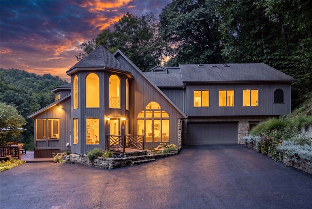 207 Youngstown Ridge Rd, Ligonier, PA 15658