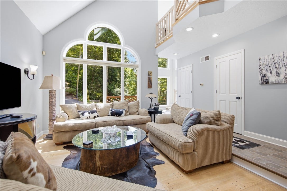 207 Youngstown Ridge Rd, Ligonier, PA 15658
