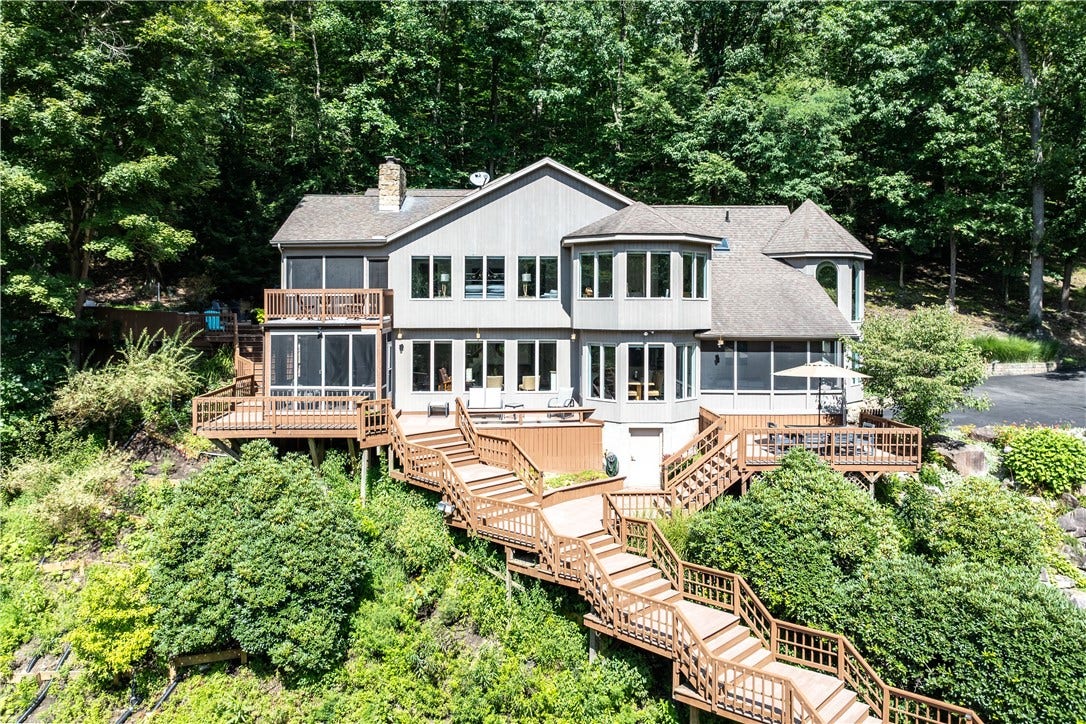 207 Youngstown Ridge Rd, Ligonier, PA 15658