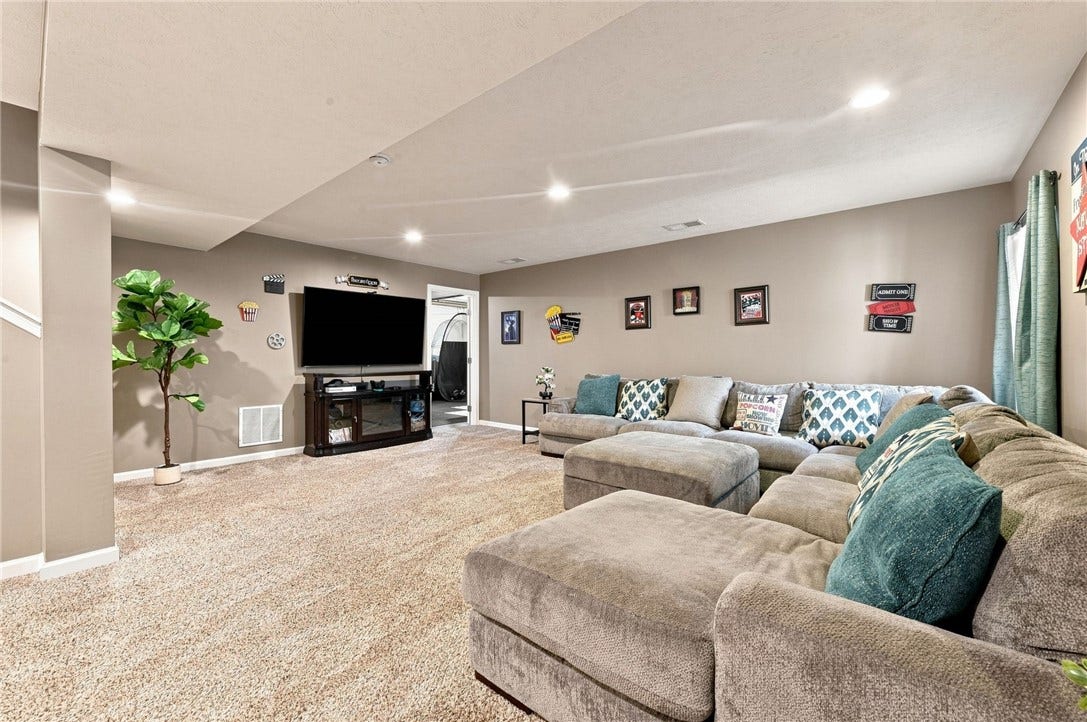 7773 Dominick Drive, North Huntingdon, PA 15642