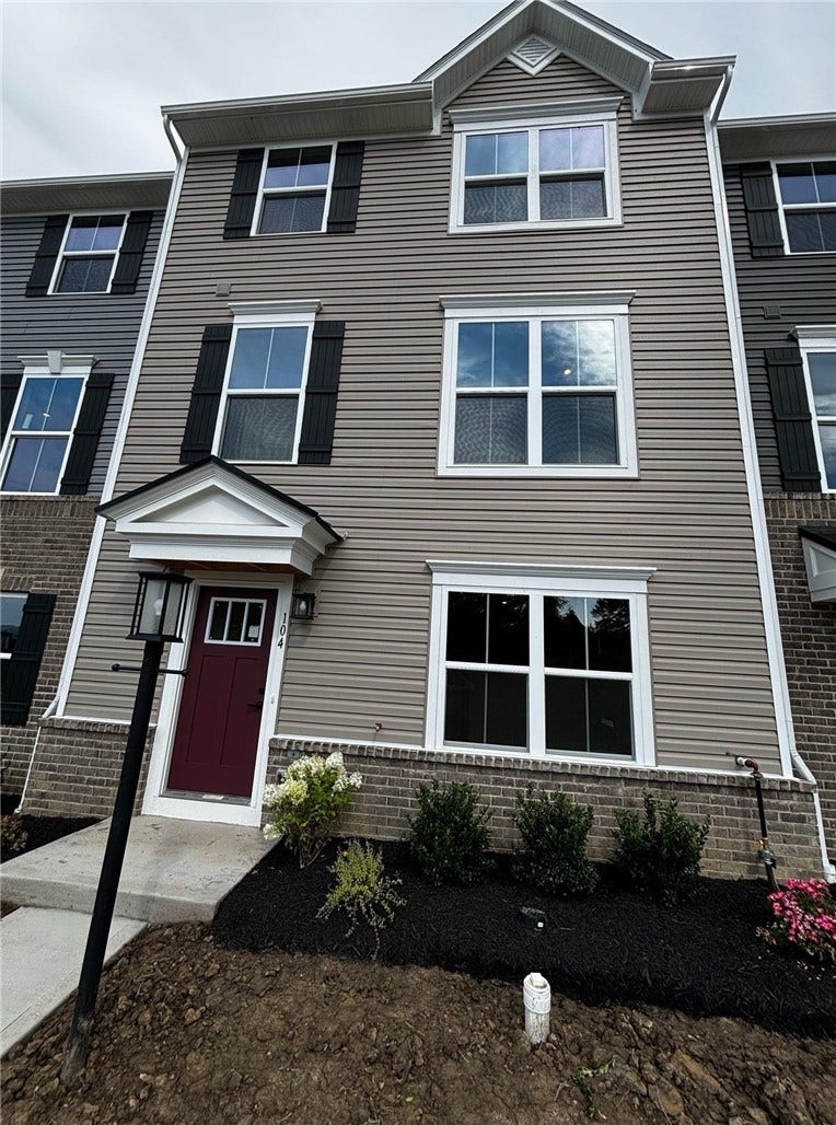 104 Black Oak Lane, Washington, PA 15301