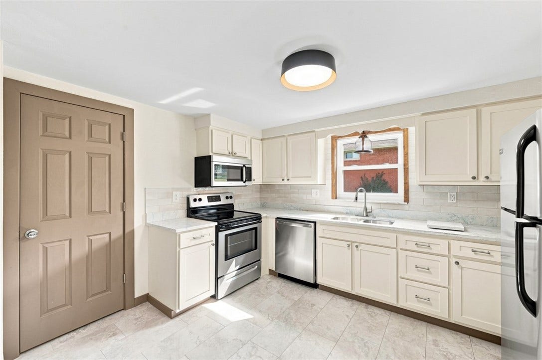 12640 Deborah Dr, North Huntingdon, PA 15642