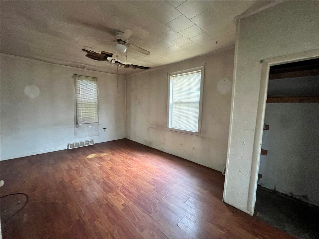 622 Trump Ave, Connellsville, PA 15425