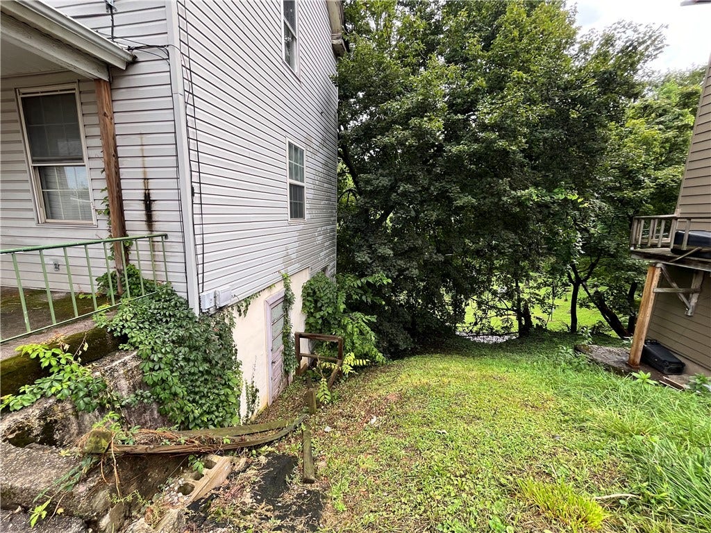 622 Trump Ave, Connellsville, PA 15425