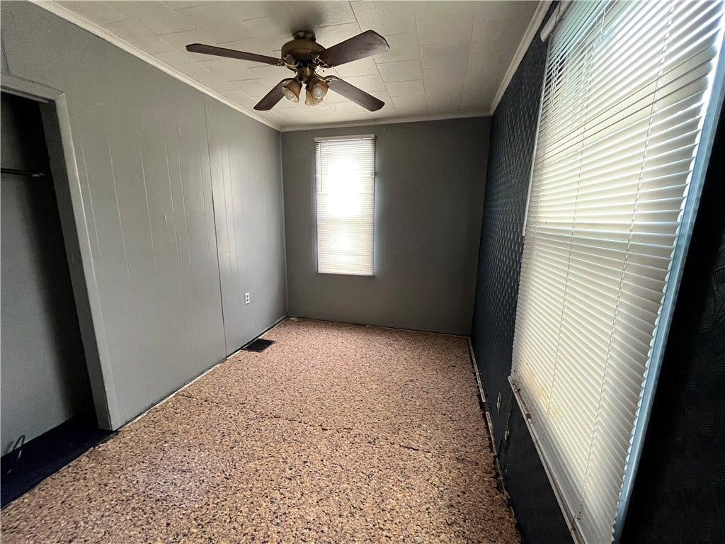 622 Trump Ave, Connellsville, PA 15425