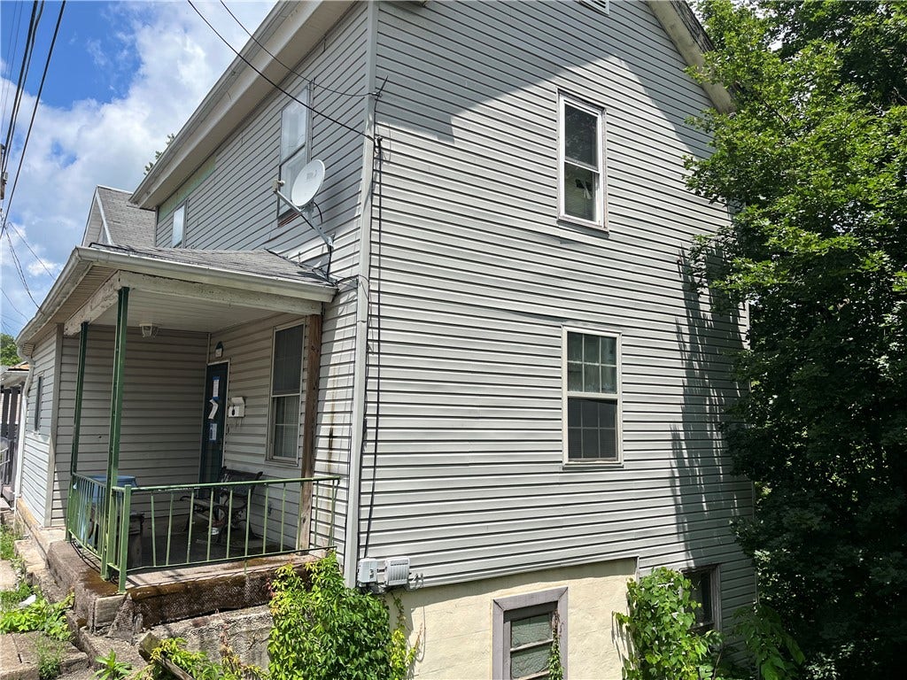622 Trump Ave, Connellsville, PA 15425
