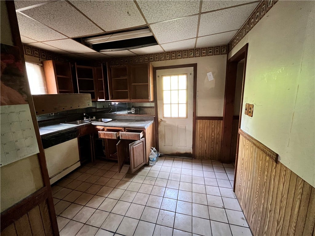 622 Trump Ave, Connellsville, PA 15425