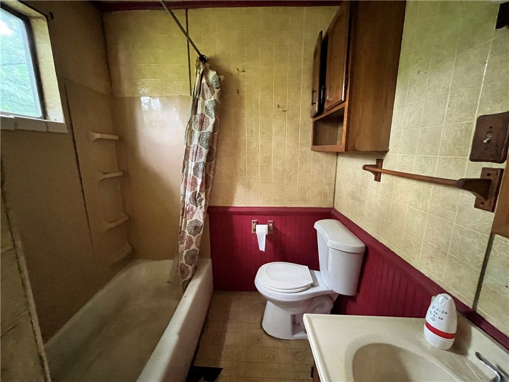 622 Trump Ave, Connellsville, PA 15425