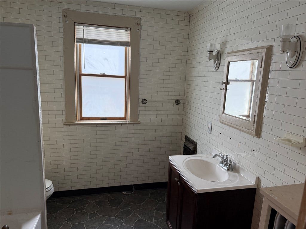 224 S 5th Street, Jeannette, PA 15644