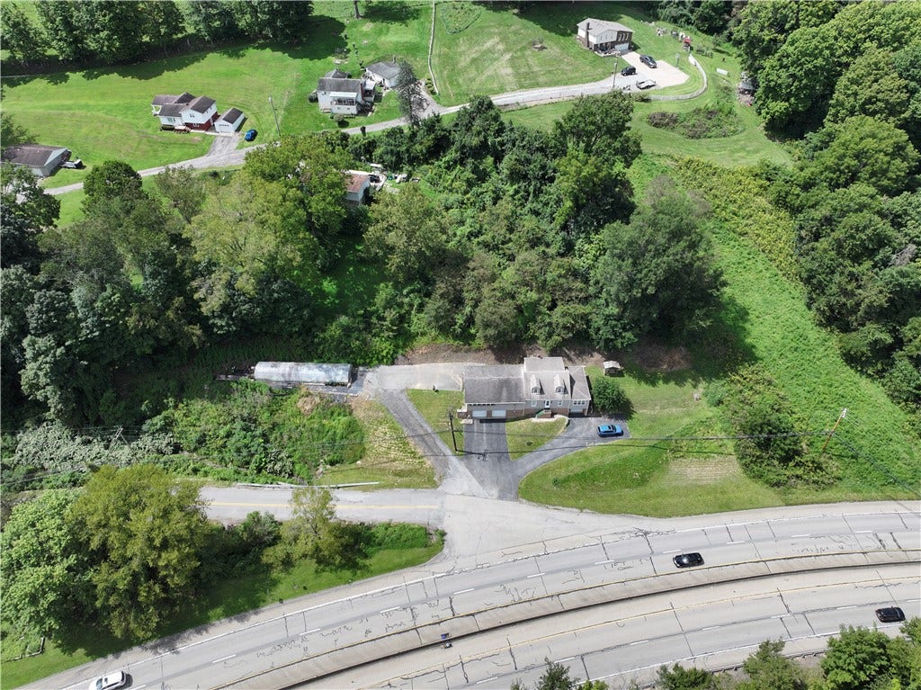 7300 Hutchinson, Elizabeth, PA 15037