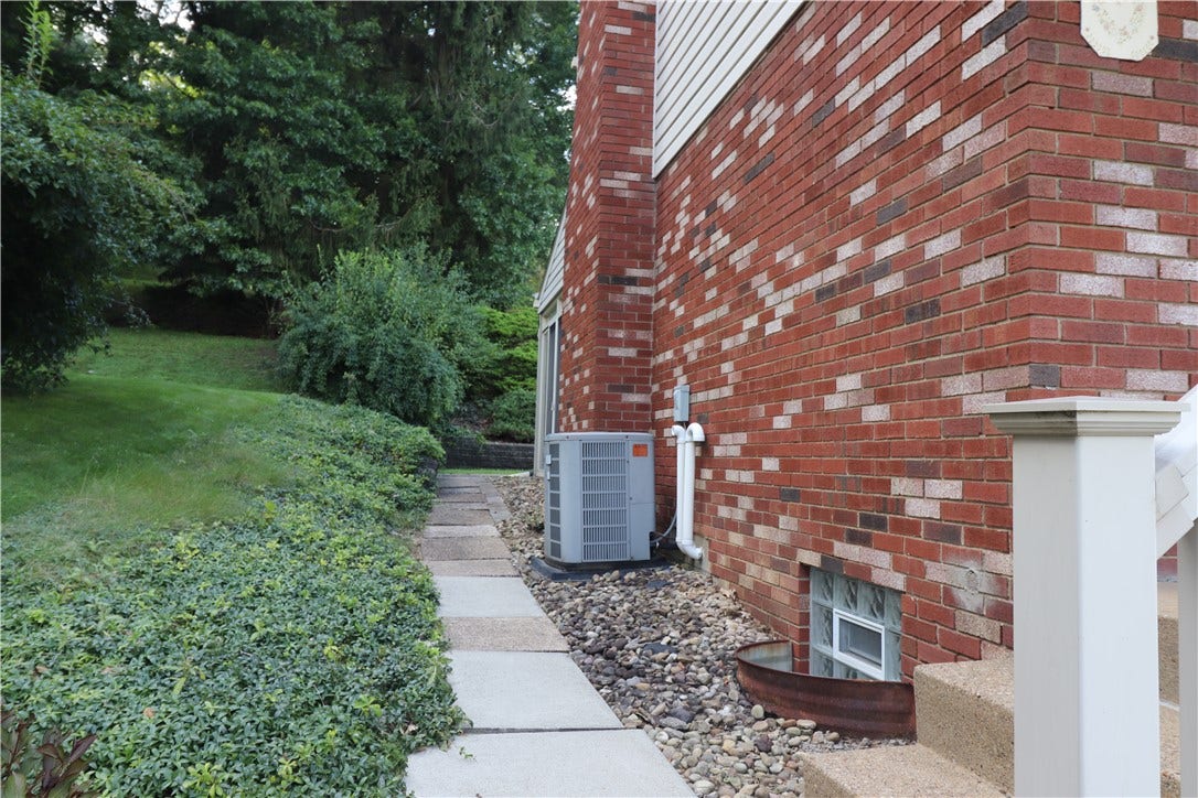 5720 Clark Ave, Bethel Park, PA 15102