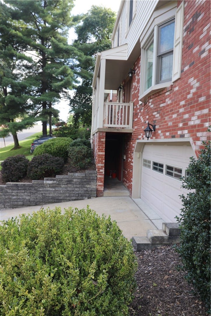 5720 Clark Ave, Bethel Park, PA 15102