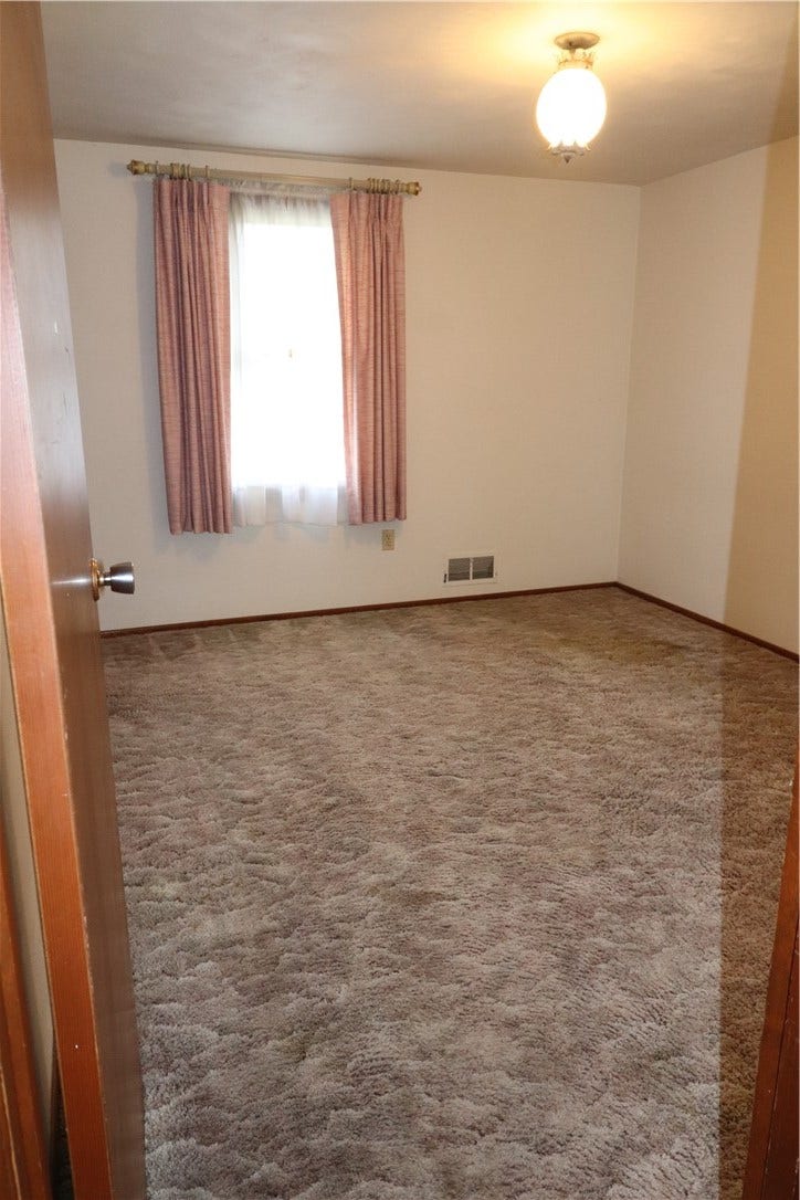 5720 Clark Ave, Bethel Park, PA 15102