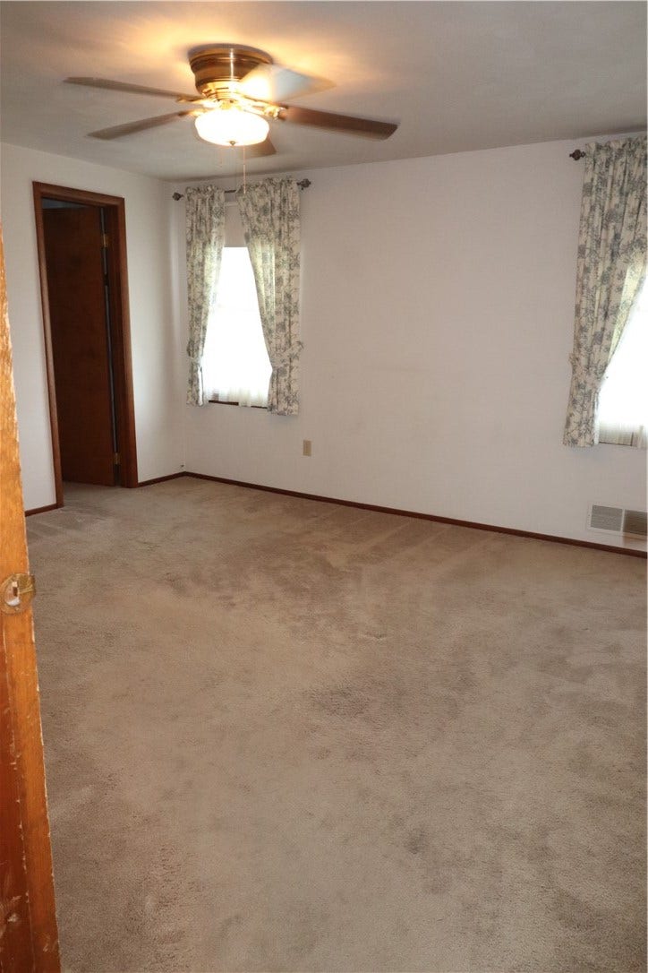 5720 Clark Ave, Bethel Park, PA 15102
