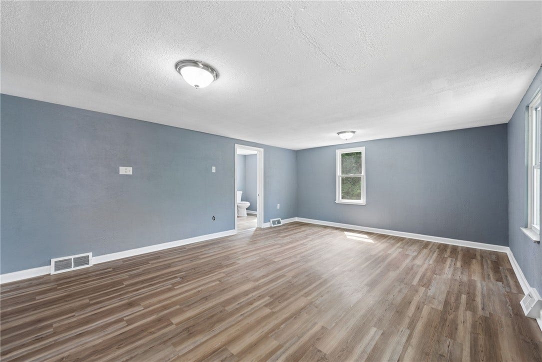 690 Brownstown Rd, Irwin, PA 15647