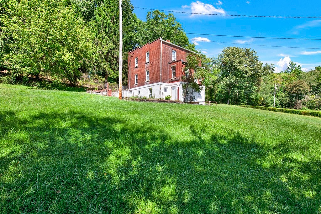 140 Smartnick Rd, Greensburg, PA 15601