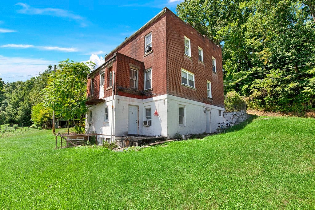 140 Smartnick Rd, Greensburg, PA 15601