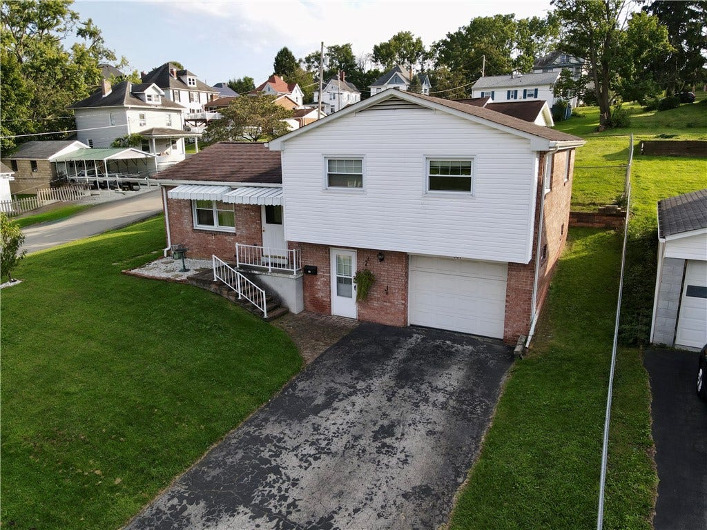 601 Stauffer Ave, Scottdale, PA 15683