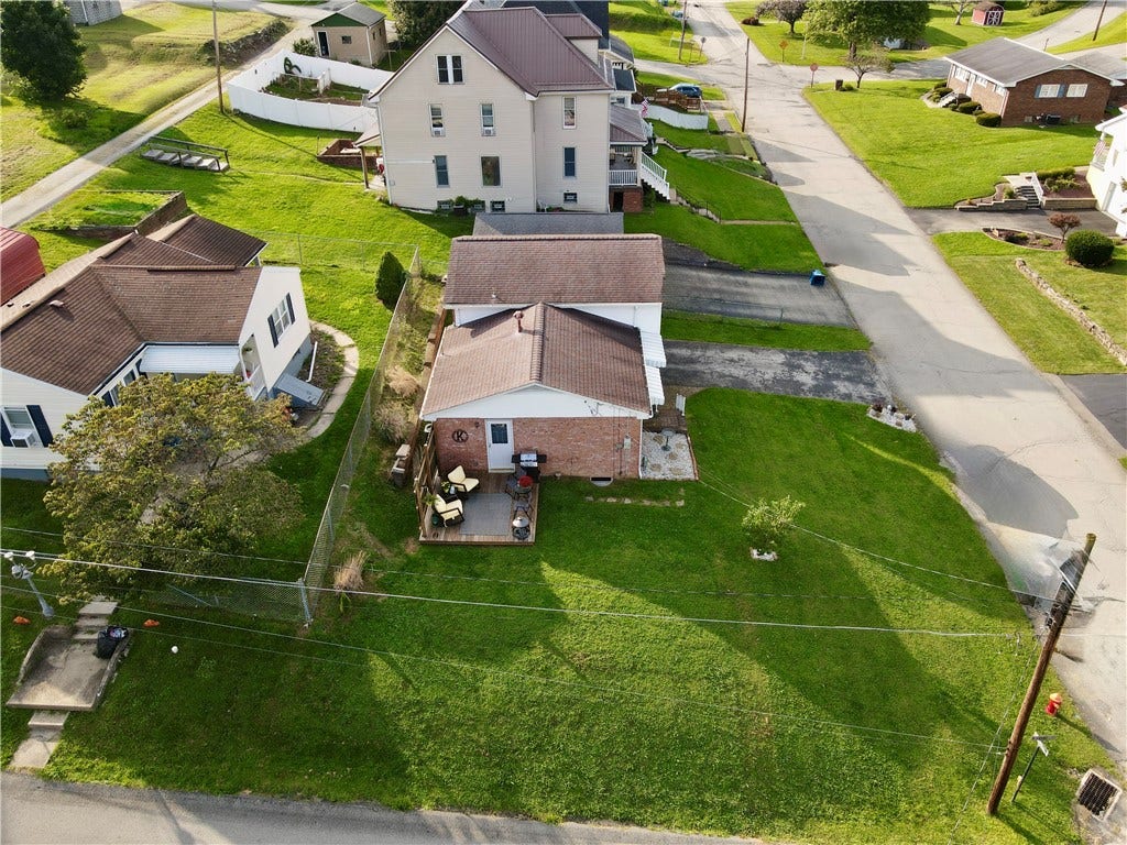 601 Stauffer Ave, Scottdale, PA 15683
