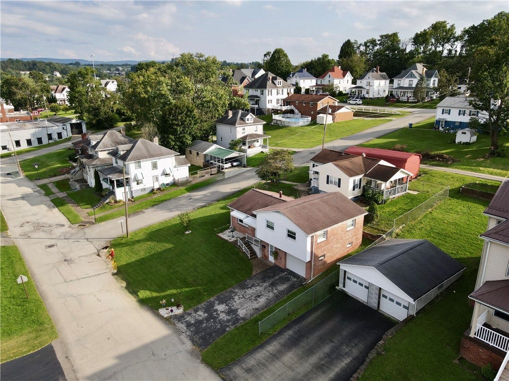 601 Stauffer Ave, Scottdale, PA 15683