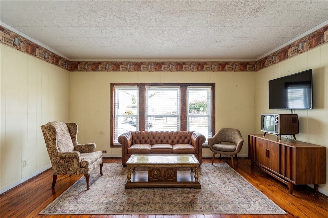 STAGED LIVING ROOM