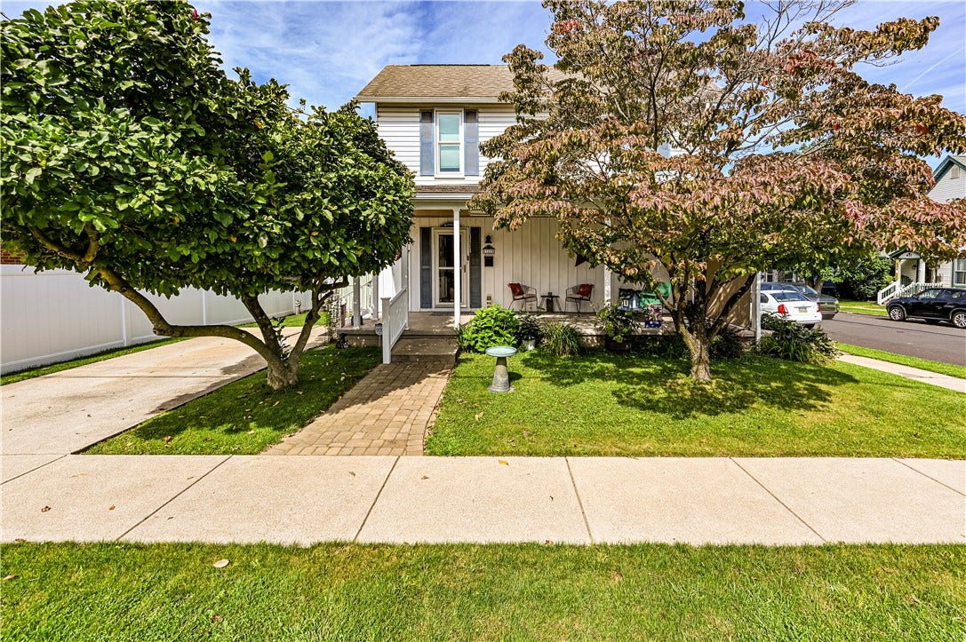 THE NEIGHBORHOOD IS ALL WALKABLE.........