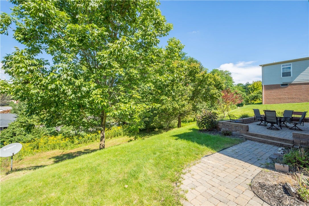 104 Great Rock Drive, Bethel Park, PA 15102