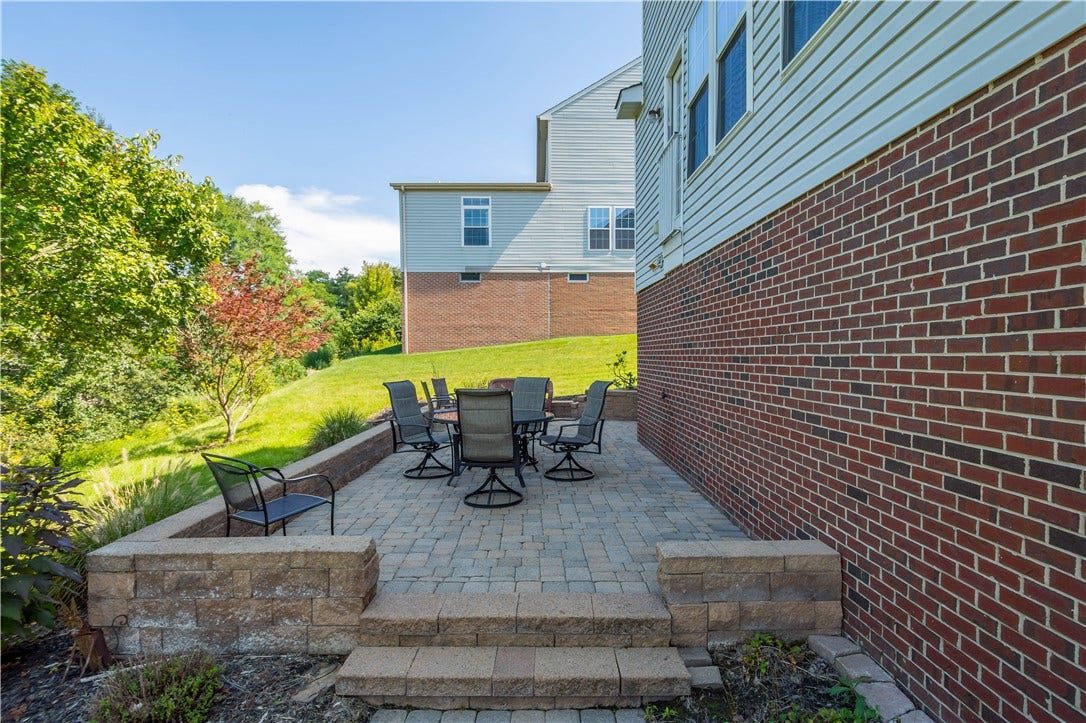 104 Great Rock Drive, Bethel Park, PA 15102