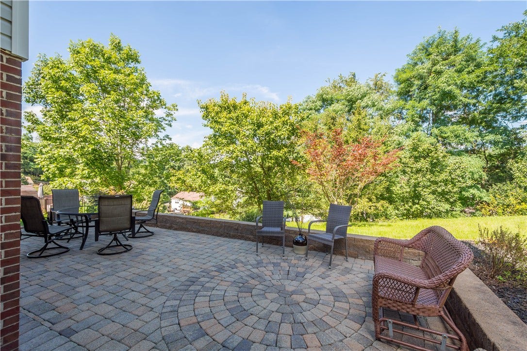 104 Great Rock Drive, Bethel Park, PA 15102