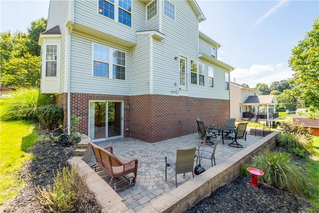 104 Great Rock Drive, Bethel Park, PA 15102