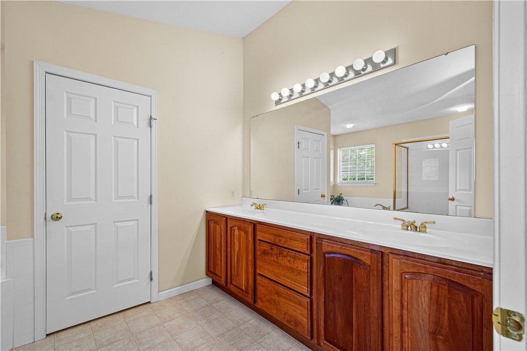 104 Great Rock Drive, Bethel Park, PA 15102