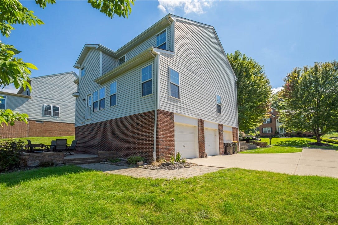 104 Great Rock Drive, Bethel Park, PA 15102