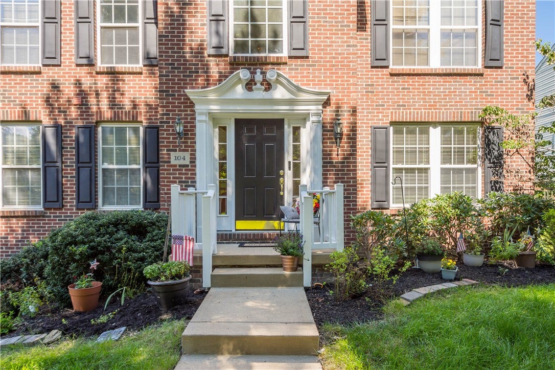 104 Great Rock Drive, Bethel Park, PA 15102