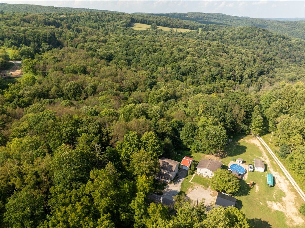 962 Bethel Church Rd, Latrobe, PA 15650