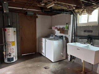 1120 O Block Road, Pittsburgh, PA 15239 Laundry on lower level.