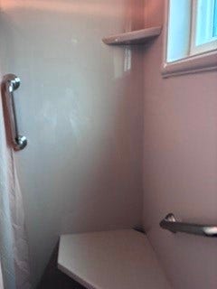 1120 O Block Road, Pittsburgh, PA 15239 Built-in Seat in larger shower space.