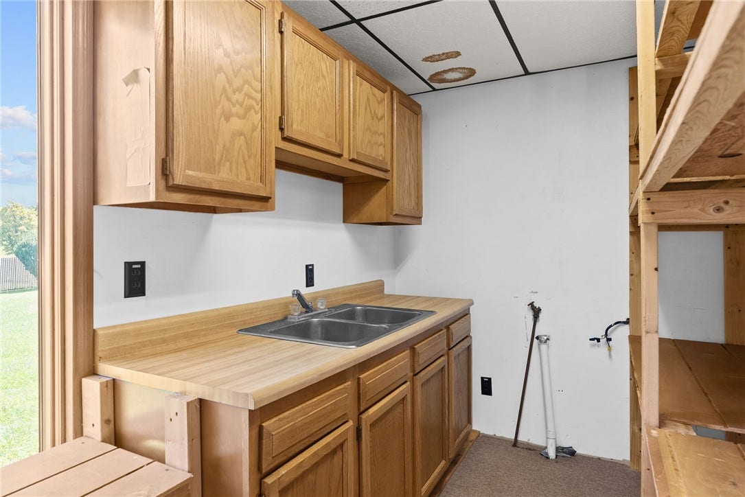 685 National Pike W., Brownsville, PA 15417