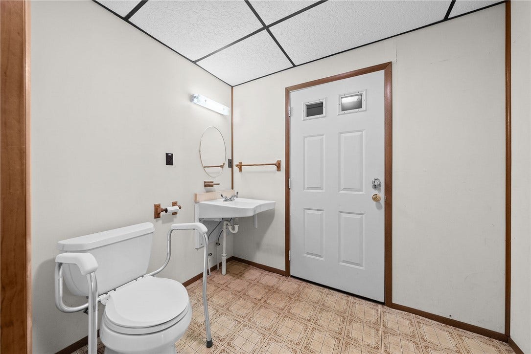 685 National Pike W., Brownsville, PA 15417