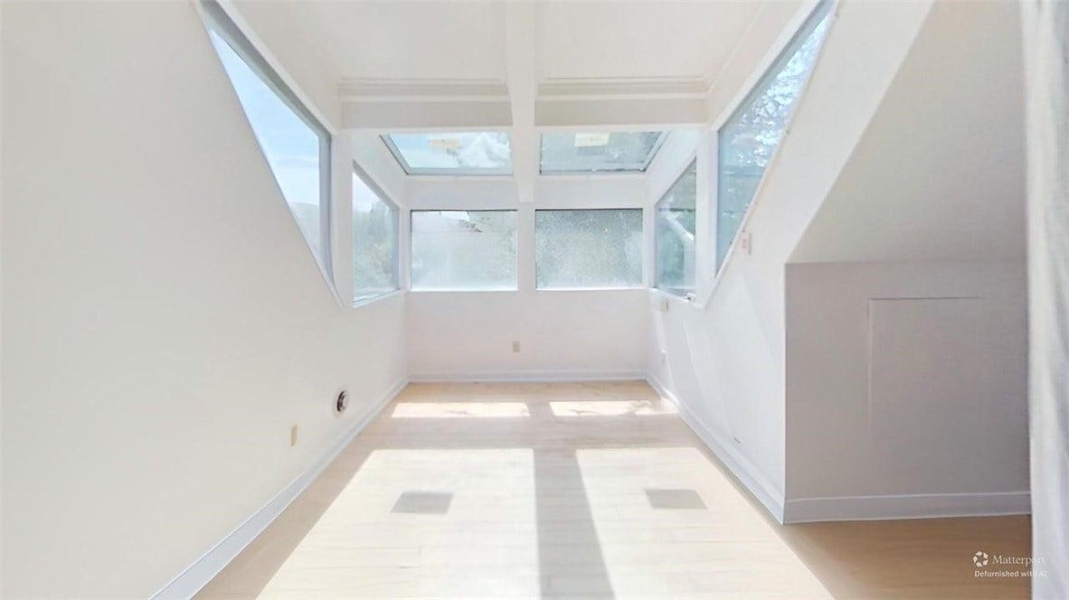 5546 Hays St, Pittsburgh, PA 15206 Flooded with natural light this is a perfect art studio, music room, game room, or privacy for a primary suite